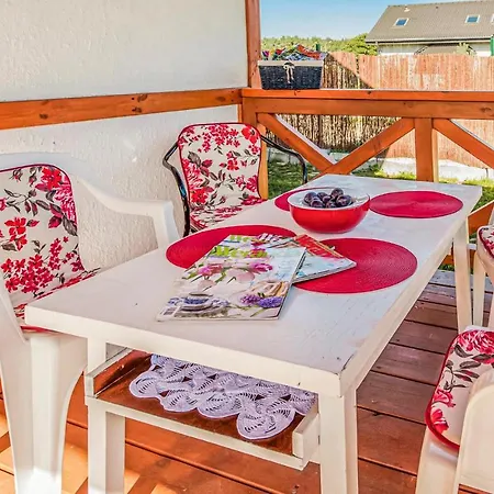 Lovely Home In Ustka-Przewloka With Kitchenette Ferienhaus Stolpmünde