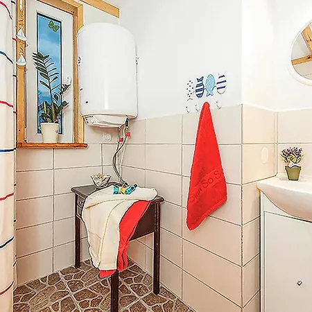 Lovely Home In Ustka-Przewloka With Kitchenette *